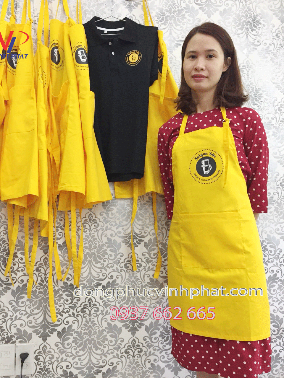 Mẫu tạp dề dù màu vàng cho quán cafe