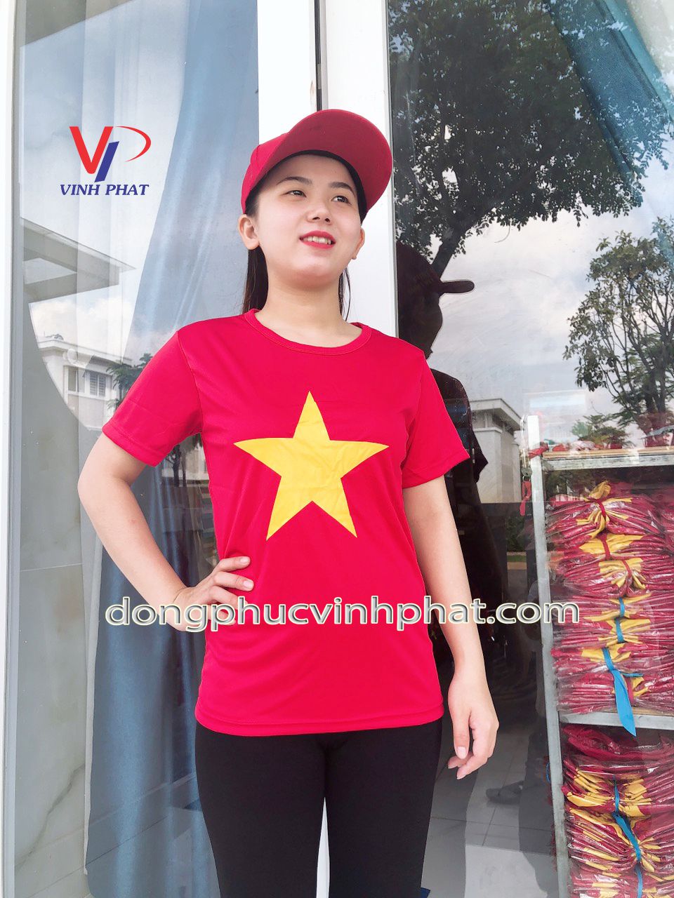 Đồng phục áo cờ đỏ sao vàng đã trở thành hình ảnh truyền thống của Việt Nam, mang lại sự tự hào cho mỗi người dân. Từ những chiến thắng lịch sử, đến những thành tựu về kinh tế, xã hội, chúng ta đều luôn tự hào với bản sắc dân tộc của mình. Hãy cùng nhau chiêm ngưỡng các hình ảnh đẹp về áo cờ đỏ sao vàng và cảm nhận niềm tự hào đó.